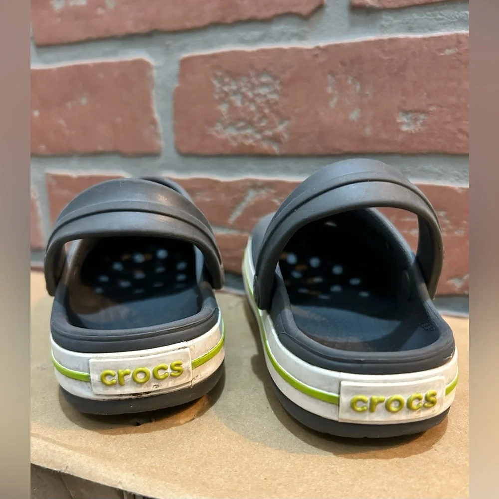 Crocs little boys,kids gray w/green size 7 toddler